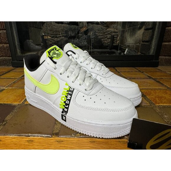 Women’s 7.5 Nike Air Force 1 ‘07 LV8 Worldwide Pack Volt Low Sneakers CK6924-101 - Picture 2 of 9